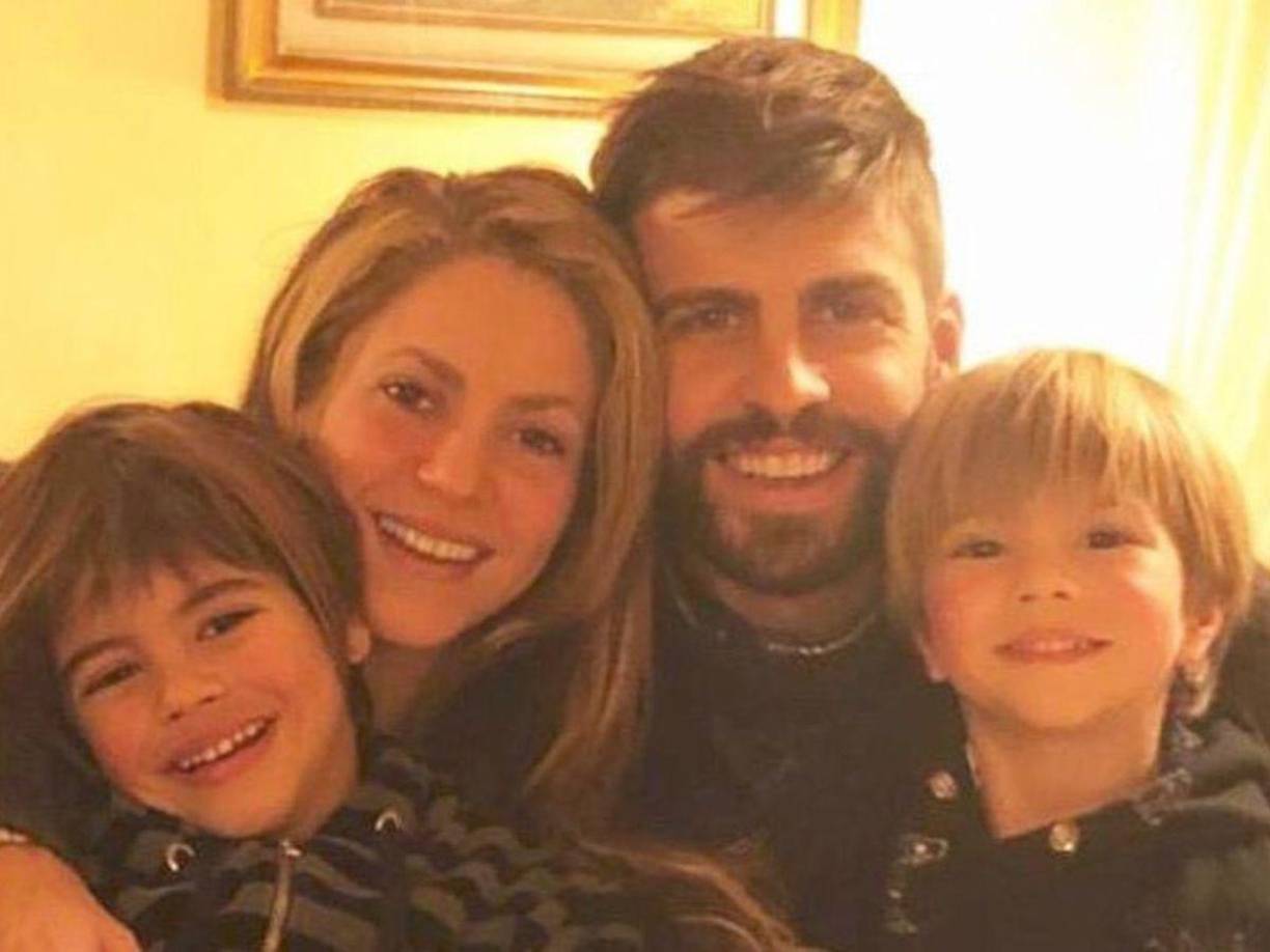 Sin embargo, los pequeños son muy inteligentes y están dispuestos a no traicionar a su madre, sobre todo porque ellos saben que está chica llegó a la vida de su padre para separarlos completamente como familia, no la ven con respeto y por eso la llaman “la empleada de papá”, es decir, que ni siquiera la aprueban como su pareja oficial.