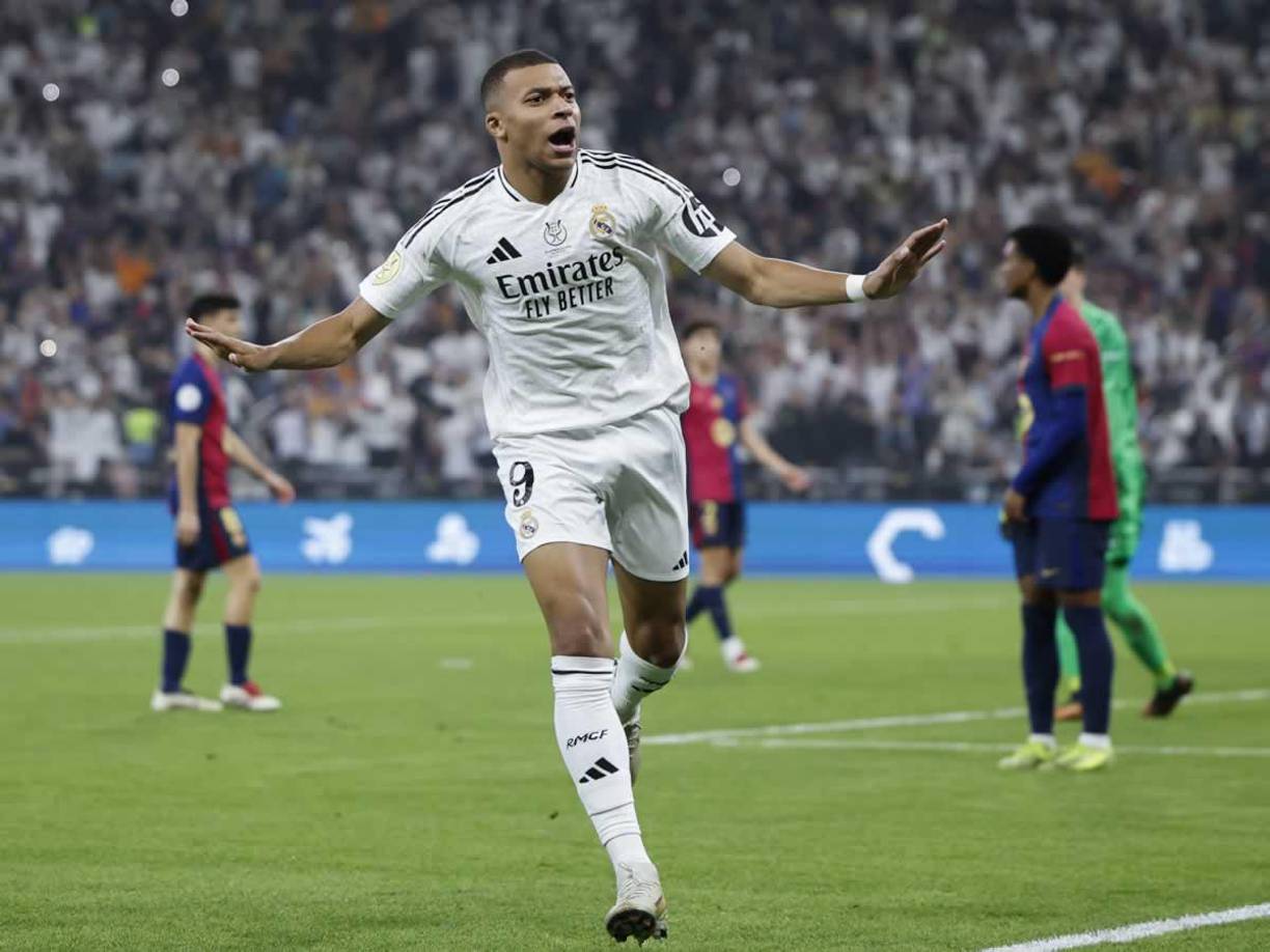 Temprano el Real Madrid se adelantó con el golazo de Kylian Mbappé en un contragolpe. El francés le marcó su primer gol al Barcelona como madridista.