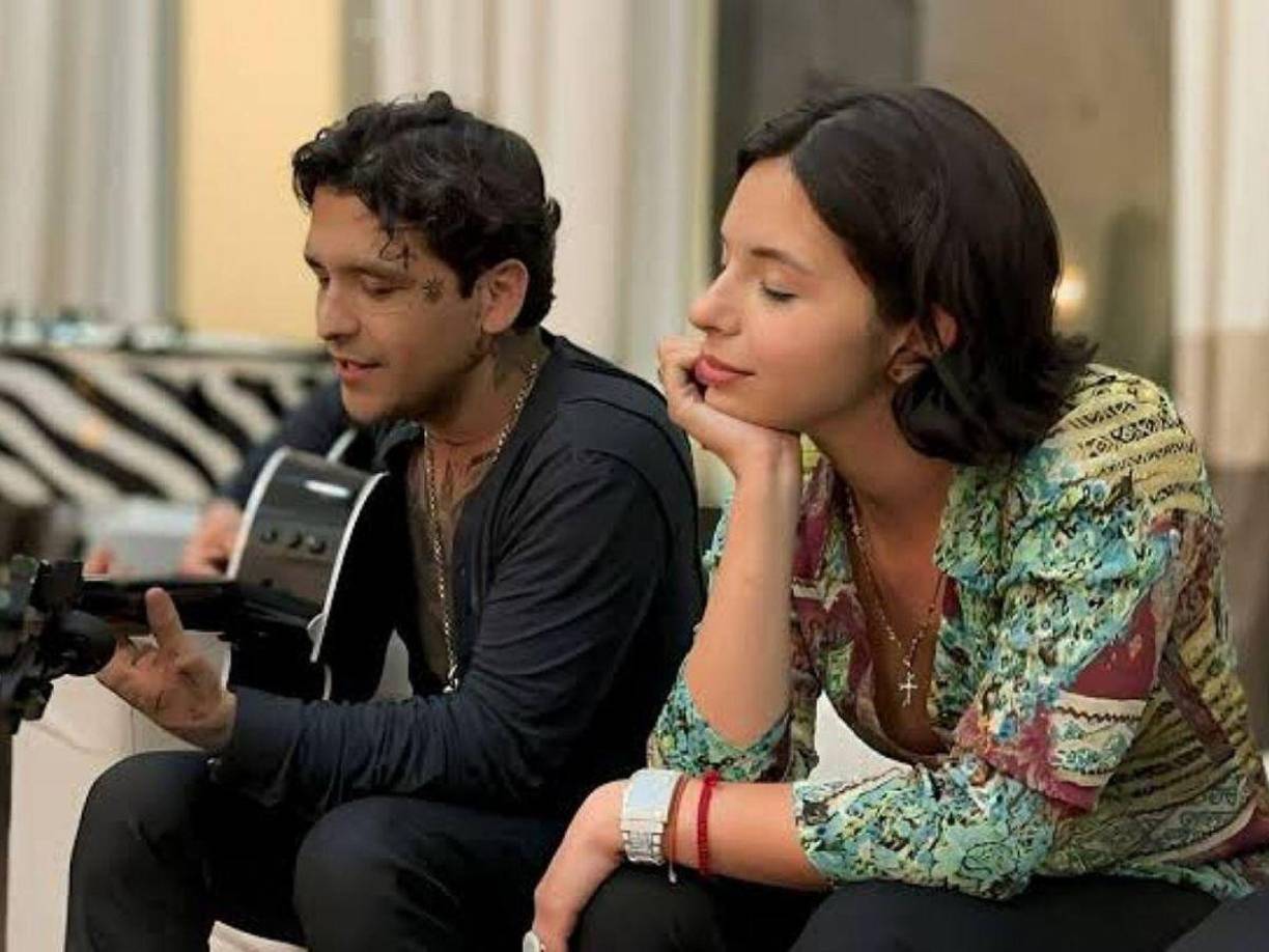 En las últimas semanas, Christian Nodal se ha mantenido en el ojo público por su actual relación con Ángela Aguilar, ya que el mexicano comenzó su noviazgo a tan solo dos semanas de anunciar su ruptura con Cazzu, tras dos años de estar juntos y una hija en común.