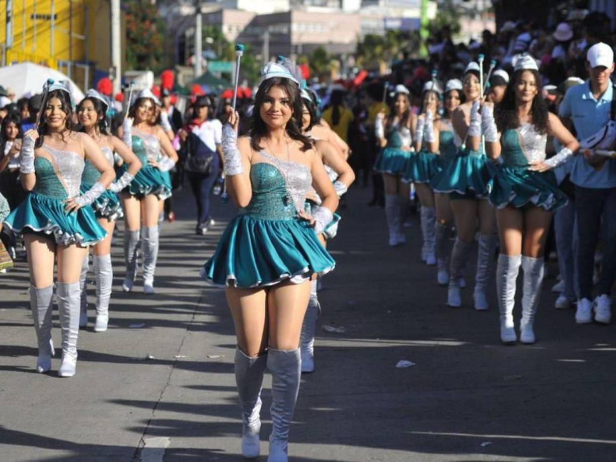 Como cada años el instituto Jesús Milla Selva fue de los más esperados y de los últimos en desfilar.