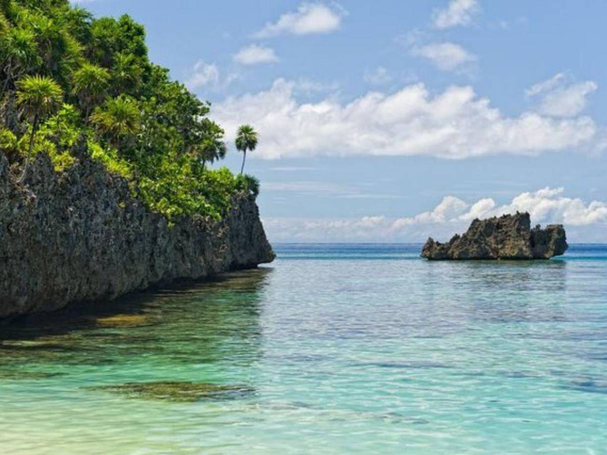 Forma parte del enorme Sistema Arrecifal Mesoamericano y es conocida por las playas, los sitios de buceo y la fauna marina.