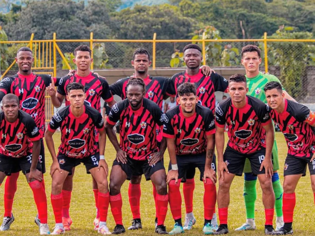 Lone FC se apunta para ser invitado a la Liga Nacional de Honduras, juega de local en el estadio Olímpico de San Pedro Sula y en la temporada anterior luchó con Juticalpa FC por el boleto a primera.