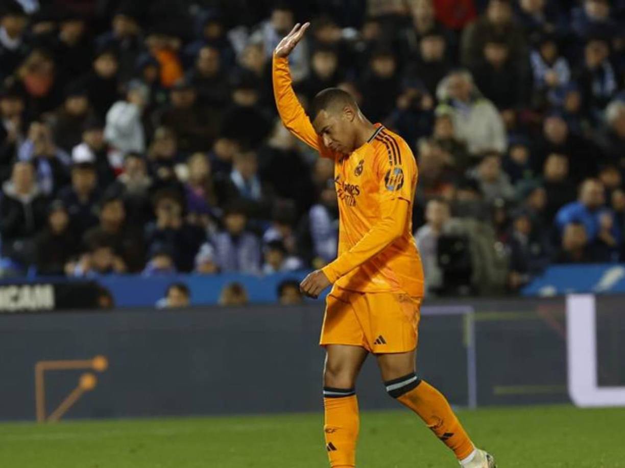 Mbappé fue reemplazado en la segunda parte, pero pudo marcar jugando en el puesto de extremo izquierdo. 