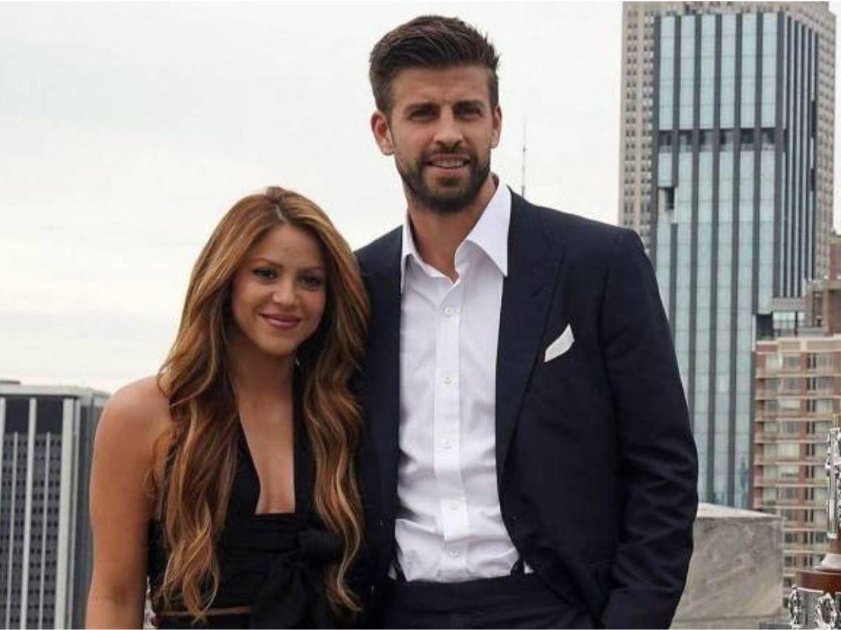 Luego de que trascendiera que Shakira y Piqué habían tenido un momento a solas en donde el futbolista se derrumbó y la colombiana lo consoló, las periodistas españolas Lorena Vázquez y Laura Fa desmintieron la escena y señalaron que las cosas está “muy tensas” entre ellos, al grado de que no cruzan ni las miradas.