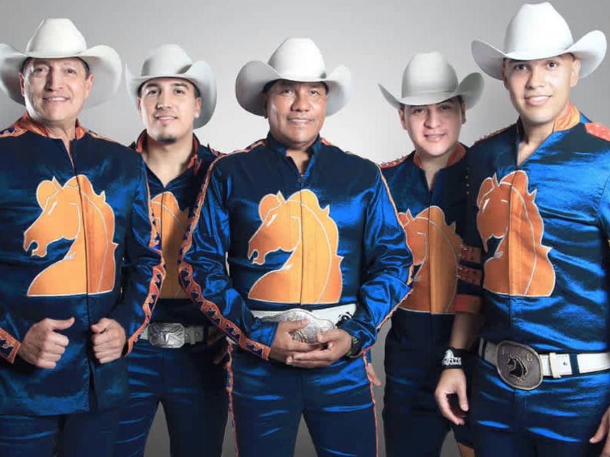 “Con zapatos de Tacón” sin duda, una de las canciones que pone a bailar a todos.