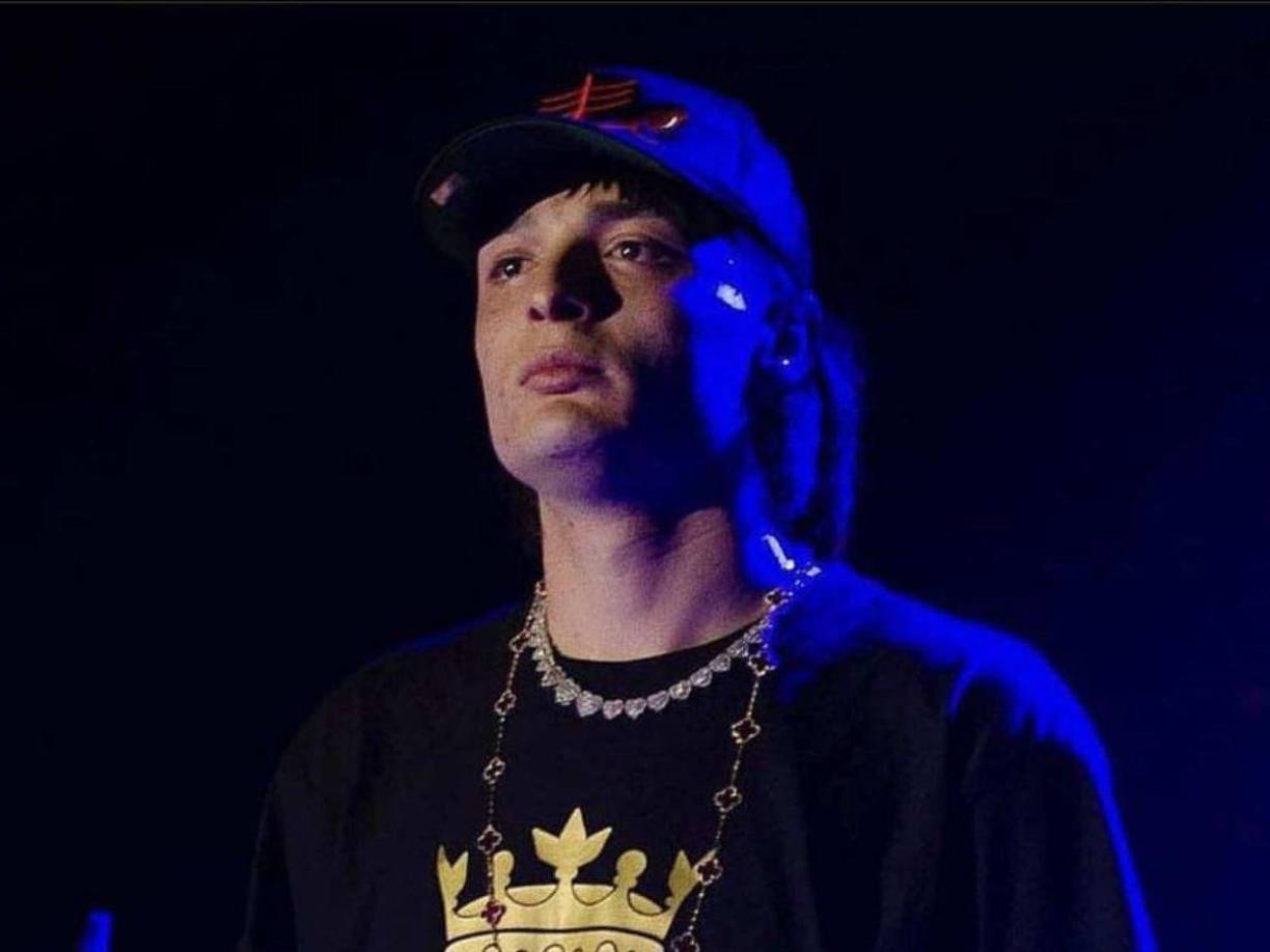 Peso Pluma dio sus primeras declaraciones respecto a las recientes amenazas de muerte que aparecieron en su contra en Tijuana, México.