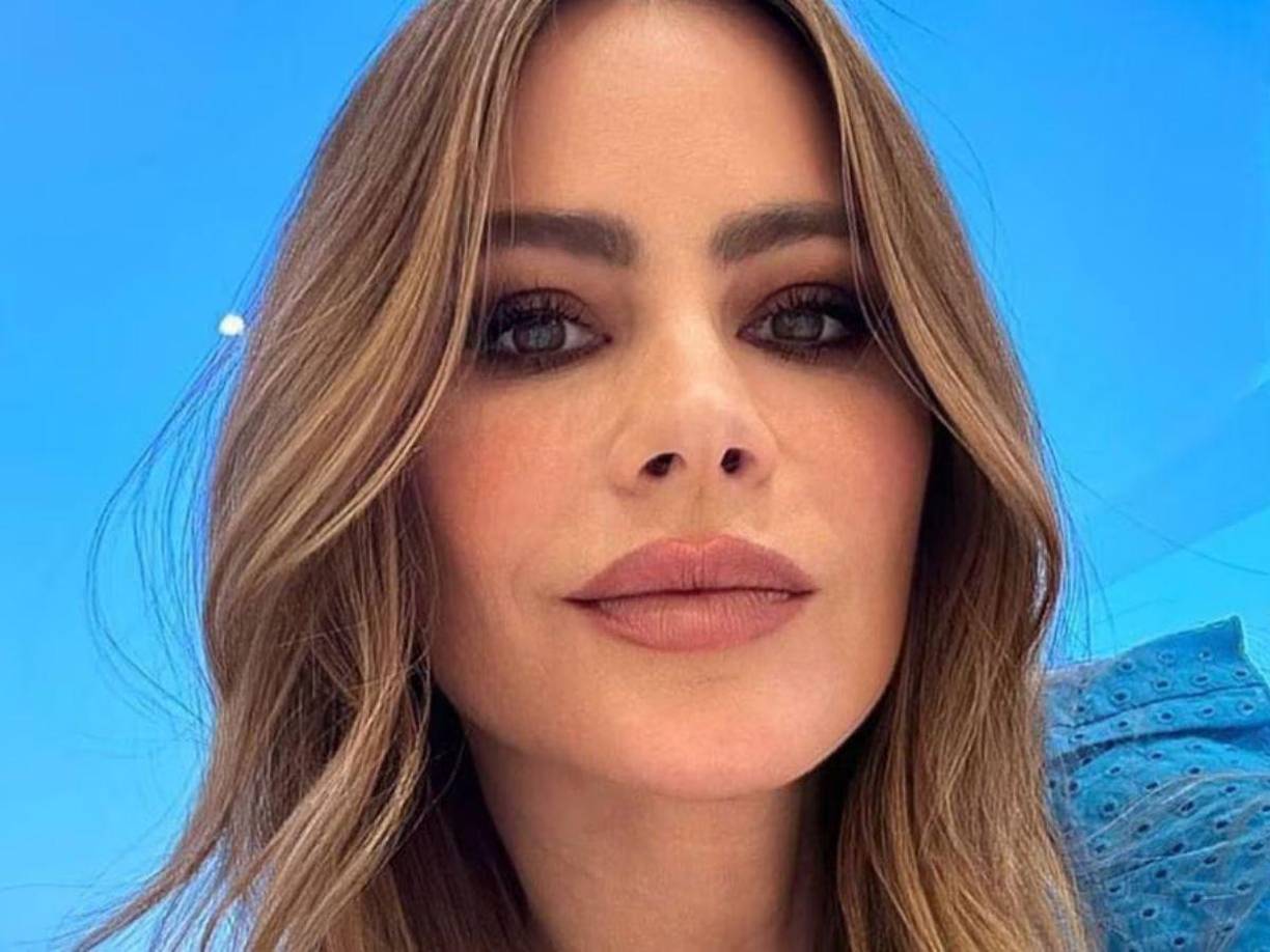 Según Andrew Morton, autor del best-seller “Tom Cruise: Una biografía no autorizada”, Vergara “quedó deslumbrada por la sonrisa de Tom y se divirtió con la avalancha de llamadas telefónicas, flores y bombones que siguió a su primer encuentro”.