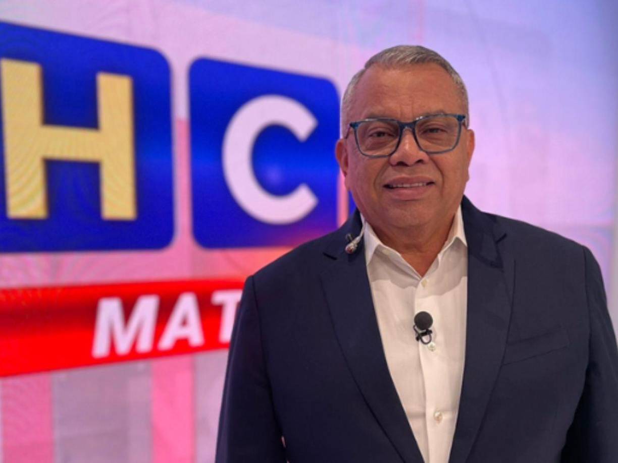 “La compañera Alejandra Rubio trabaja hasta el viernes. Trabaja hasta el 30 de noviembre porque ella ha solicitado un permiso para su boda, que se lleva a cabo su boda y creo que va para Estados Unidos con su esposo”, inicio diciendo Eduardo Maldonado.