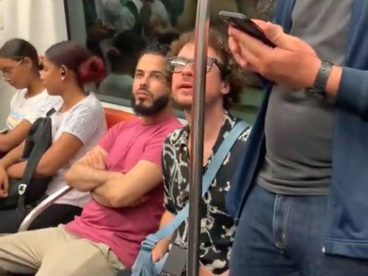 A través de redes sociales comenzó a circular el video en el que el influencer fue captado al interior del Metro en esa ciudad, sin embargo, lo que llamó la atención es que aparece siendo detenido por elementos de seguridad de ese medio de transporte, lo que de inmediato preocupó a sus seguidores.