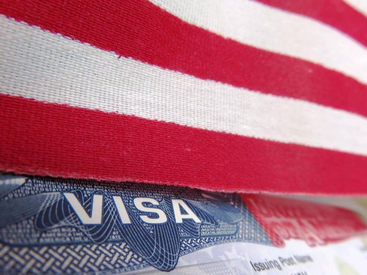 Este tiempo se registra en el sello de admisión del pasaporte o en el Formulario I-94.