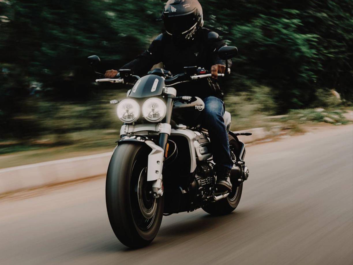 Según las autoridades policiales y la evidencia presentada, se pudo observar en las cámaras de video como dos hombres expertos, quienes andaban en una motocicleta, acribillaron con arma de fuego a Sánchez Polanco.