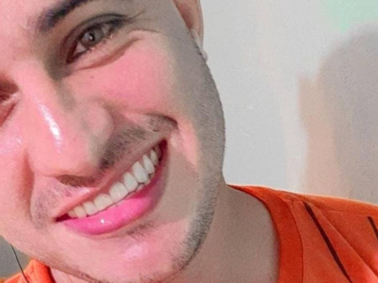 “Quiero llegar a esa edad y seguir amando a mi compañera de vida como el primer día que se lo dije, con ese mismo amor hasta la muerte”, escribió el joven en abril de 2021 junto a un video de un adulto mayor que llevaba flores para su amada.