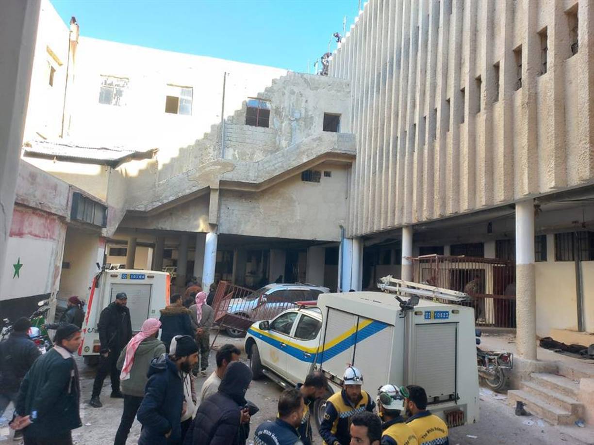 Numerosos vídeos han ido surgiendo en las redes, además de otros publicados por los insurgentes, en los que se ven a los prisioneros salir de las celdas, algunos de ellos muy desorientados y otros con claros signos de tortura.