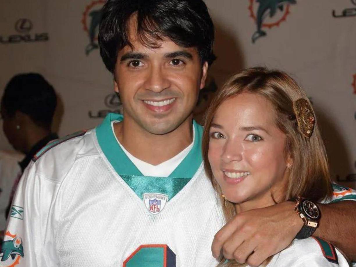 “¿Y de quién fue la culpa de la separación con Adamari López? Jamás yo me voy a poner aquí a dar detalles, a sacar trapos sucios. Jamás voy a decir una palabra negativa de ella. Nunca lo he hecho y no lo voy a hacer porque yo he decidido quedarme con los momentos bonitos que viví y yo viví muchos momentos muy, muy bonitos” añadió el cantante.