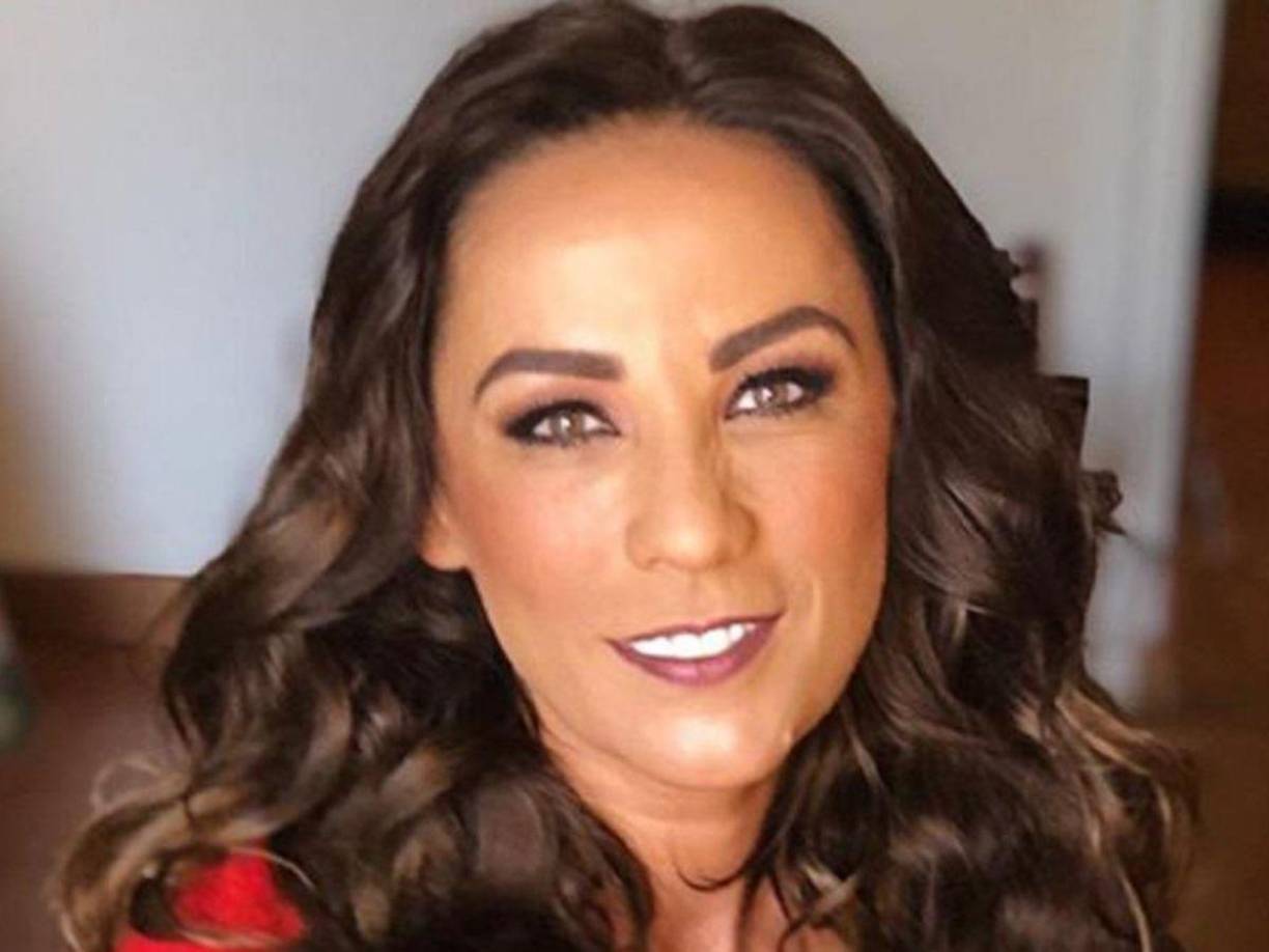 A tempranas horas de este miércoles, se dio a conocer que Consuelo Duval sufrió un robo millonario en su residencia ubicada en la Alcaldía Cuajimalpa. Los primeros informes indicaron que los delincuentes usaron la Inteligencia Artificial para quitarle medio millón de pesos y varios objetos de valor.