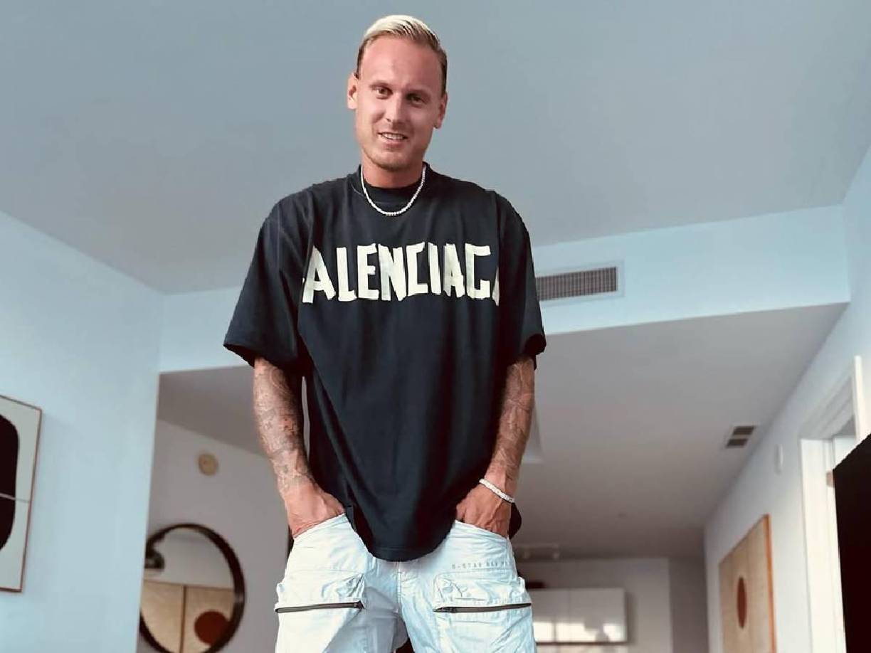 En uno de los mensajes citado por el canal de Telegram BAZA, que publica varias capturas de pantalla con las reacciones de sus suscriptores, el deportista incluyó vídeos con montones de pastillas o una ventana abierta desde la cual hacía un enfoque de la cámara en dirección al vacío como si desease lanzarse.