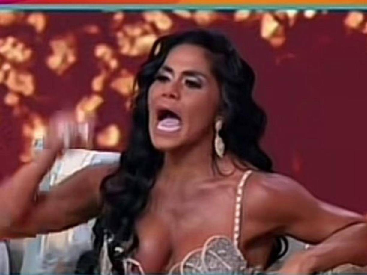 La boricua estalló en cólera, no solo por ese comentario de Poncho, sino porque él también dijo que tenía “cara de hombre”.