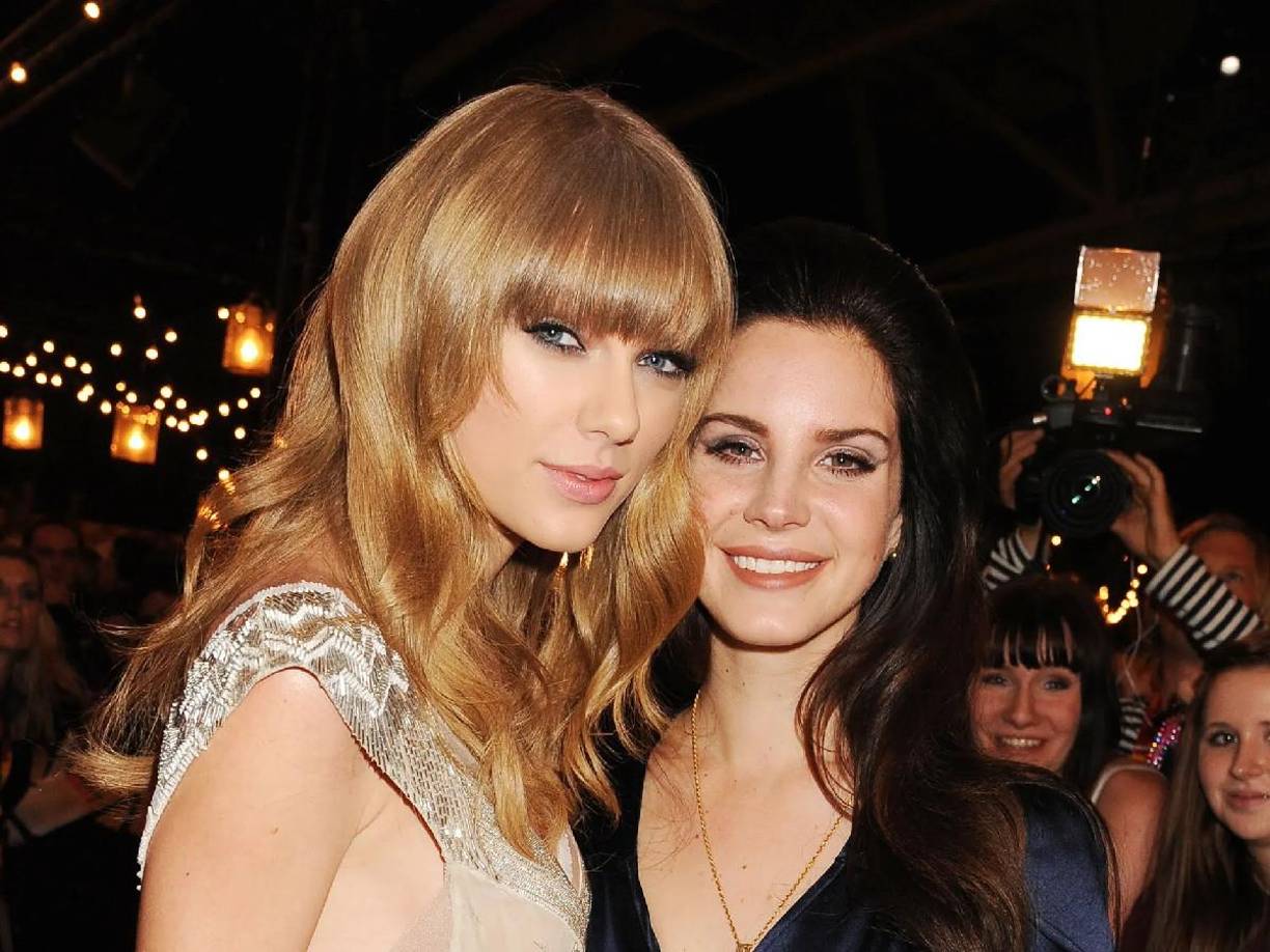 Su altura es de 1.78, su color favorito es el blanco y ama el pastel de queso; además reveló que una de sus artistas favoritas es <b>Lana Del Rey.</b>