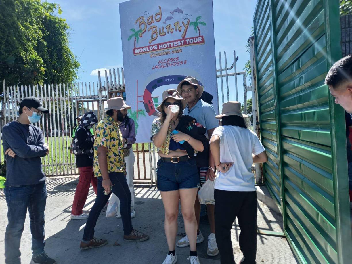 Esto es lo que necesitas si es que irás al concierto de Bad Bunny en Perú y deseas subir al estrado del Estadio Nacional para estar al lado del cantante de trap.