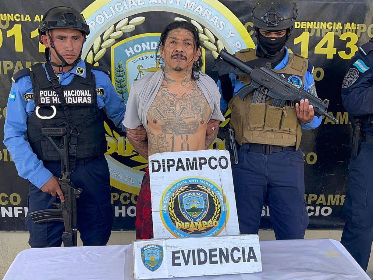 En el marco de la lucha contra la extorsión y los delitos conexos, la Dirección Policial Anti Maras y Pandillas Contra el Crimen Organizado (DIPAMPCO) dio la captura este martes a un miembro fundador de la Pandilla 18 en la colonia Popular de Comayagüela, zona central de Honduras.