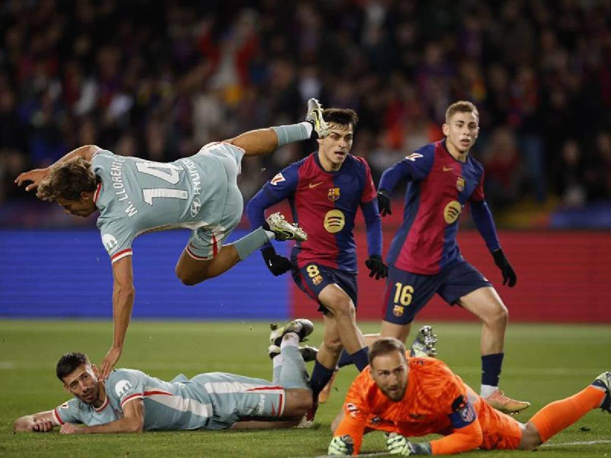 El Barcelona siguió con su impulso y antes de cumplirse la media hora, Pedri rompía el empate.