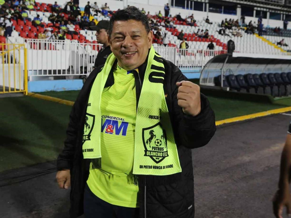 El presidente del Olancho FC, Samuel García, también apareció por el Nacional para alentar a los suyos.