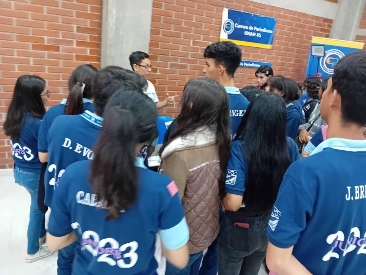 La Feria Vocacional es un evento académico que reúne a instituciones de educación de la zona norte con el objetivo de brindar información sobre la oferta educativa de la Unah-vs, becas y otros servicios.