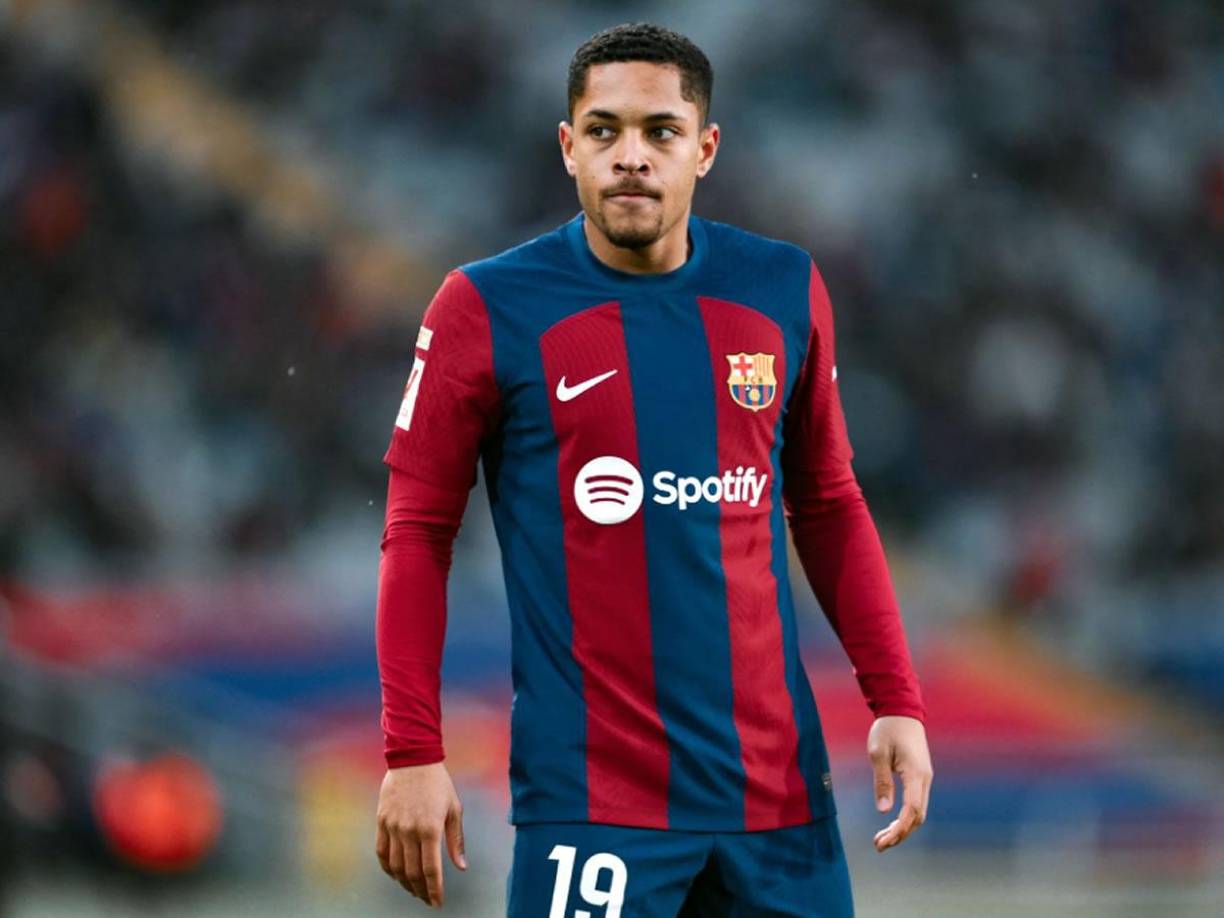 Vitor Roque jugará en el Betis en calidad de cedido hasta 2025. A falta del anuncio oficial, el delantero brasileño dejará esta campaña el Barcelona ante la falta de oportunidades y buscará mostrar su mejor versión con los verdiblancos.