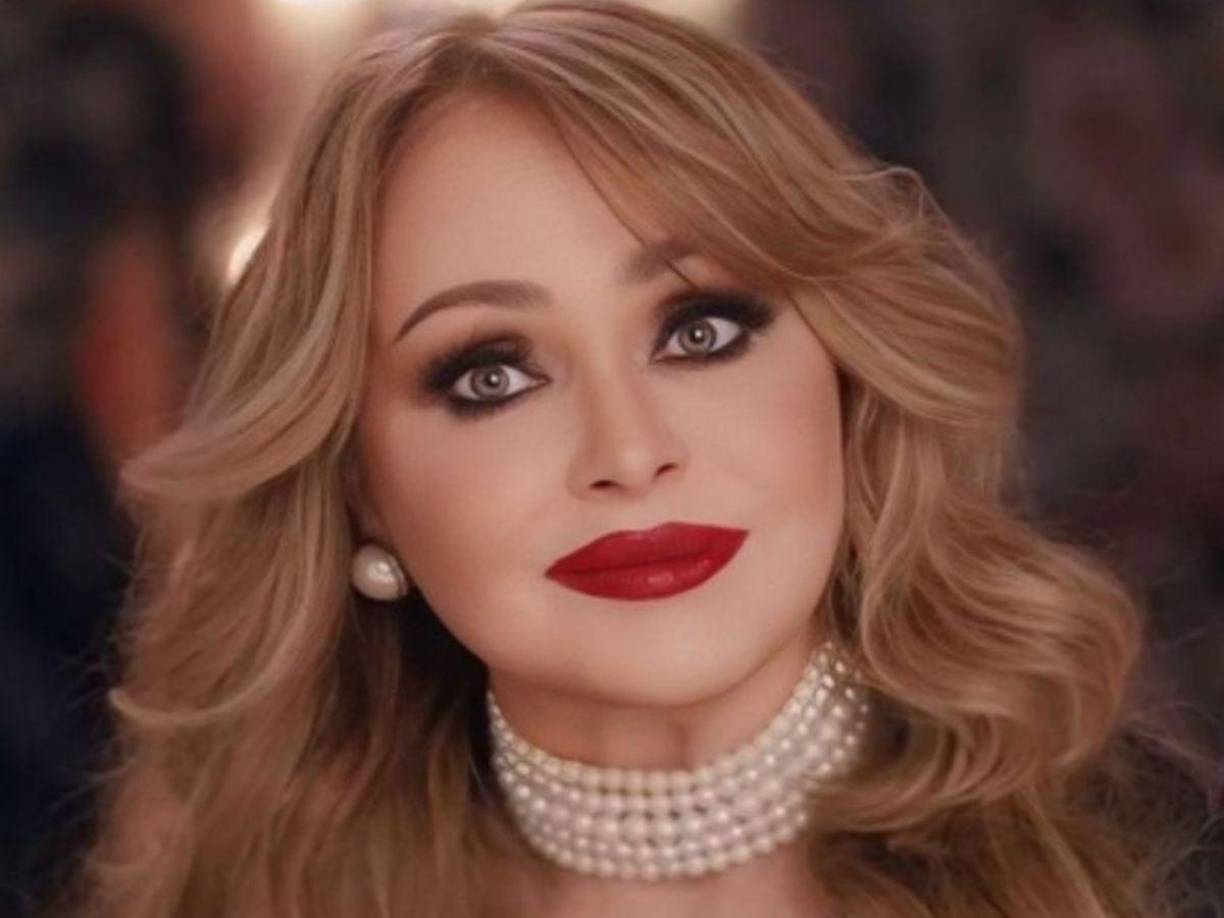 A pesar de que ha llegado a la edad de 50 años ha sabido mantener una imagen sana y joven, lo que la ha llevado a convertirse en blanco de críticas de aquellas personas que aseguran que se ha operado, algo que la actriz no tuvo miedo en aceptar, eso sí, dejando en claro que nunca se ha intervenido el rostro y que también ha sido gracias a que ha mantenido una dieta rigurosa, además de que asiste al gimnasio continuamente.