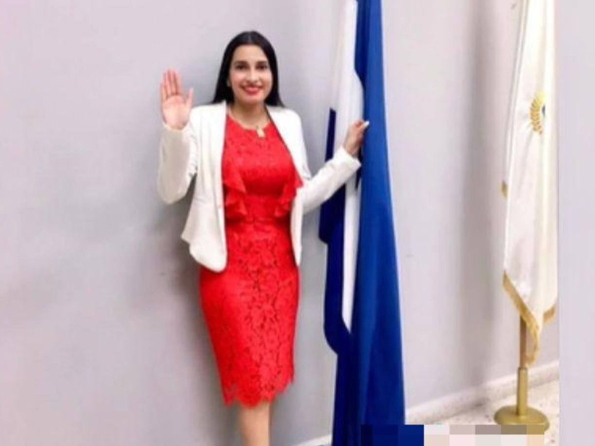 “No sabemos nada de ella, ni las hermanas, ni los amigos ni yo. La he estado llamando, llamando y no hay información... Suena el teléfono, pero nadie lo contesta”, agregó, solicitando a quien tenga información de su hija que se ponga en contacto con el número 911 o con los telefónos de la familia.