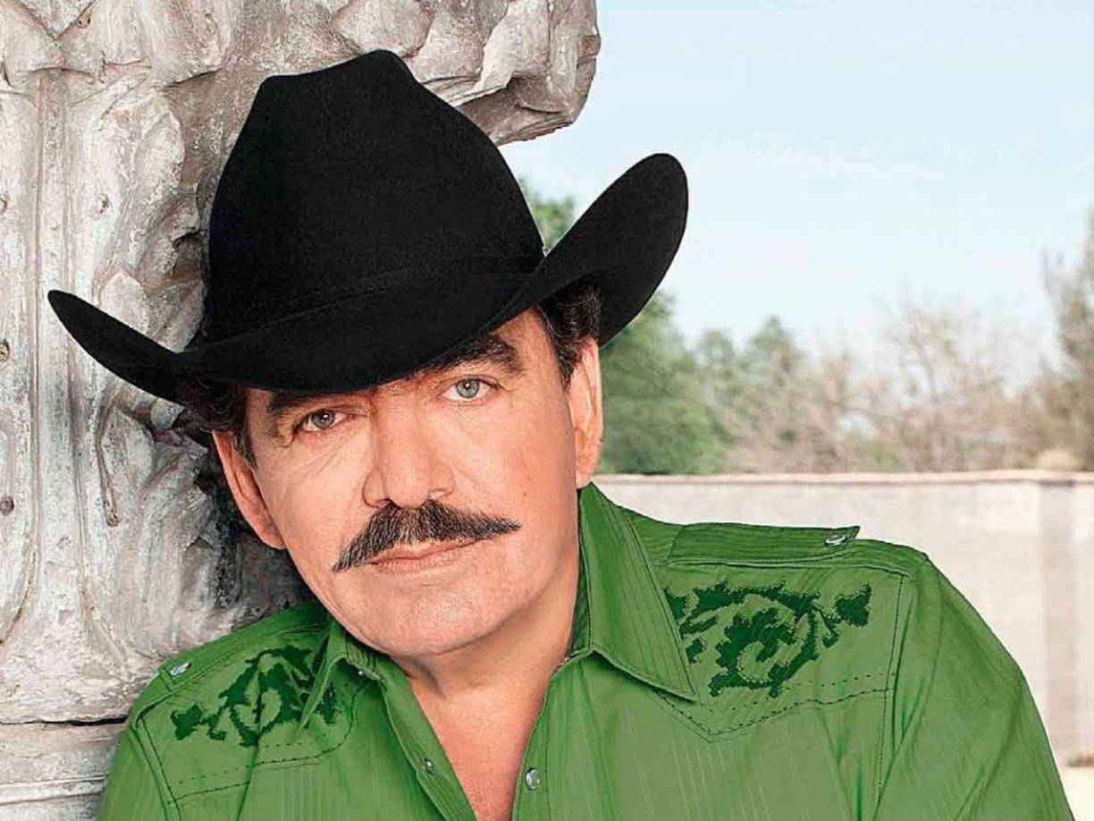 Joan Sebastian murió en el 2015 tras batallar con el cáncer y ya han muerto tres de sus hijos trágicamente: Julián, Juan Sebastián y Trigo Figueroa. Al ‘Rey del Jaripeo’ le sobreviven sus hijos José Manuel Figueroa, Juliana Figueroa, Zarelea Figueroa, Joana Marcelia Figueroa y D’Yave Figueroa.