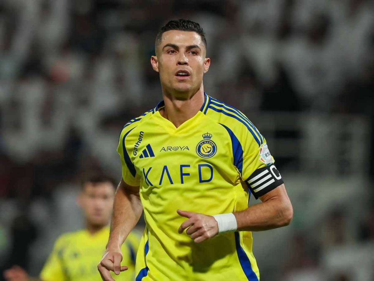Aunque ya se encuentra en los últimos años de su carrera, el portugués sigue en gran nivel y recientemente superó los 900 goles como profesional, siendo el primer jugador en lograrlo, jugando en el Al Nassr de Arabia Saudita.
