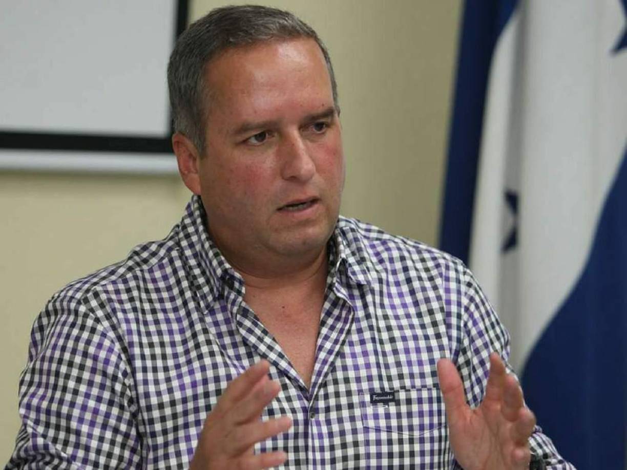 Sin embargo, según Álvarez, ninguno goza de su simpatía política para los comicios internos del nacionalismo. 