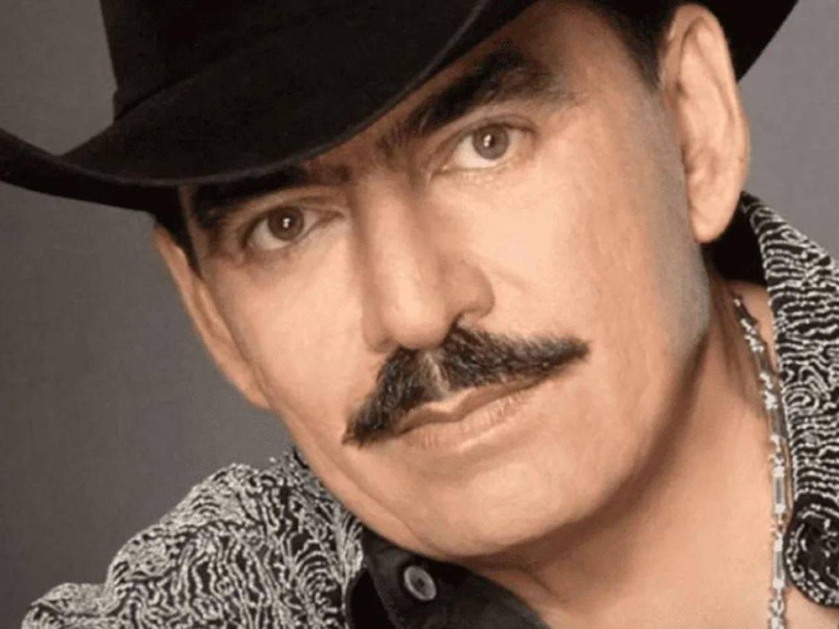 Muchos se preguntan a cuánto asciende la fortuna del artista y no se ha revelado una cifra exacta. Si bien es uno de los ocho hijos de Joan Sebastian, aseguran que no recibió su parte de la herencia de su padre por conflictos familiares y legales.