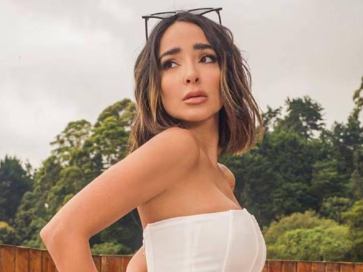 En otro momento de la entrevista con el exitoso matutino de Televisa, Manelyk González fue cuestionada si ya tiene pensado regresar al quirófano y sobre la que sería su próxima cirugía estética, sin embargo, la exparticipante de “Los 50” dejó en claro que por ahora no está pensando en ningún tipo de “arreglito”, además, señaló que afrontará valientemente las consecuencias de sus decisiones.