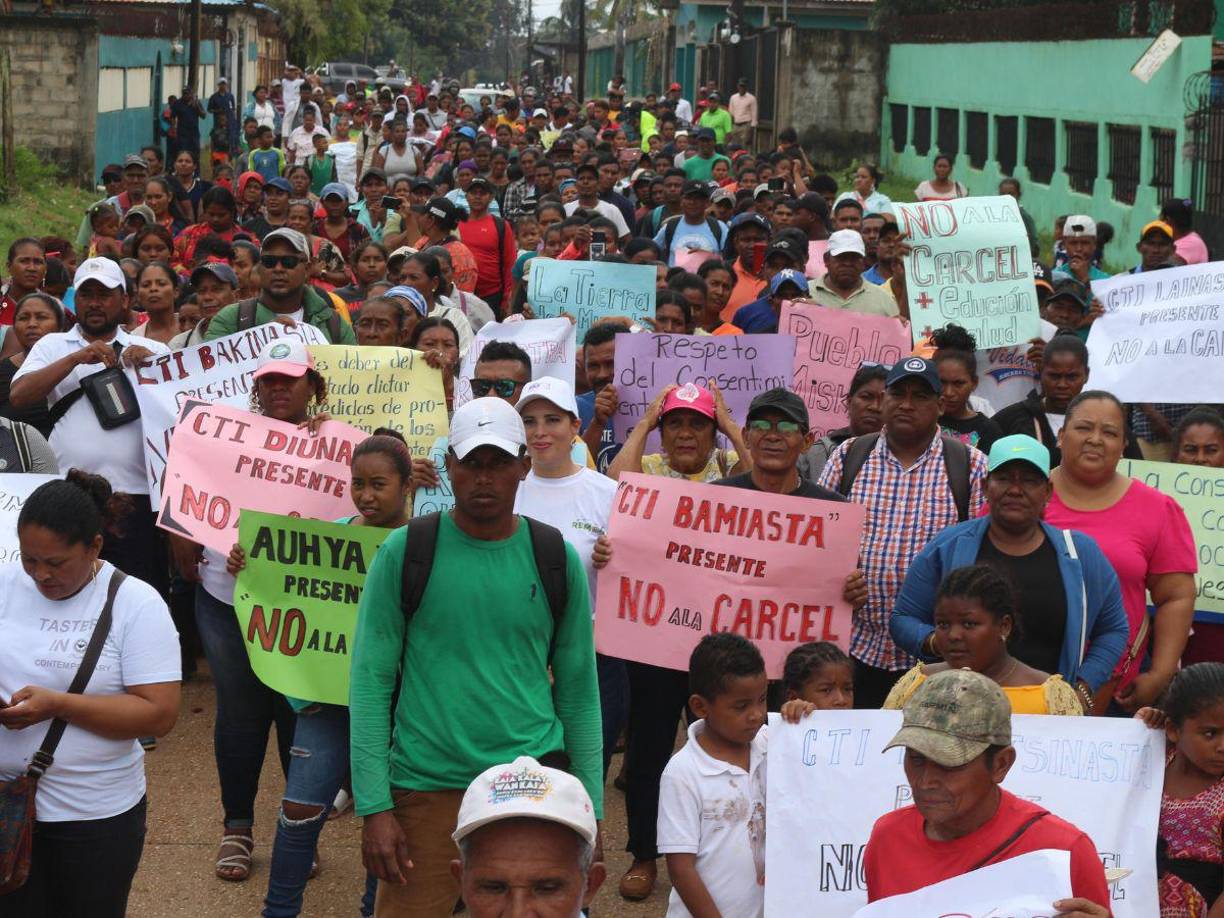Los habitantes de Mocorón, en el municipio de Puerto Lempira, departamento de Gracias a Dios, han establecido campamentos en protesta contra el anuncio del Gobierno de construir una megacárcel destinada a albergar reclusos de alta peligrosidad.