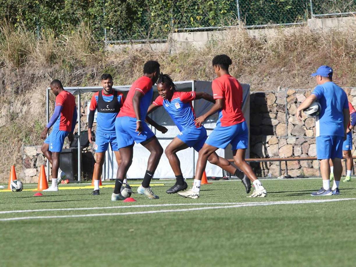 Jefferson castillo es otro de los cambios que tiene el león para la zona de volantes.