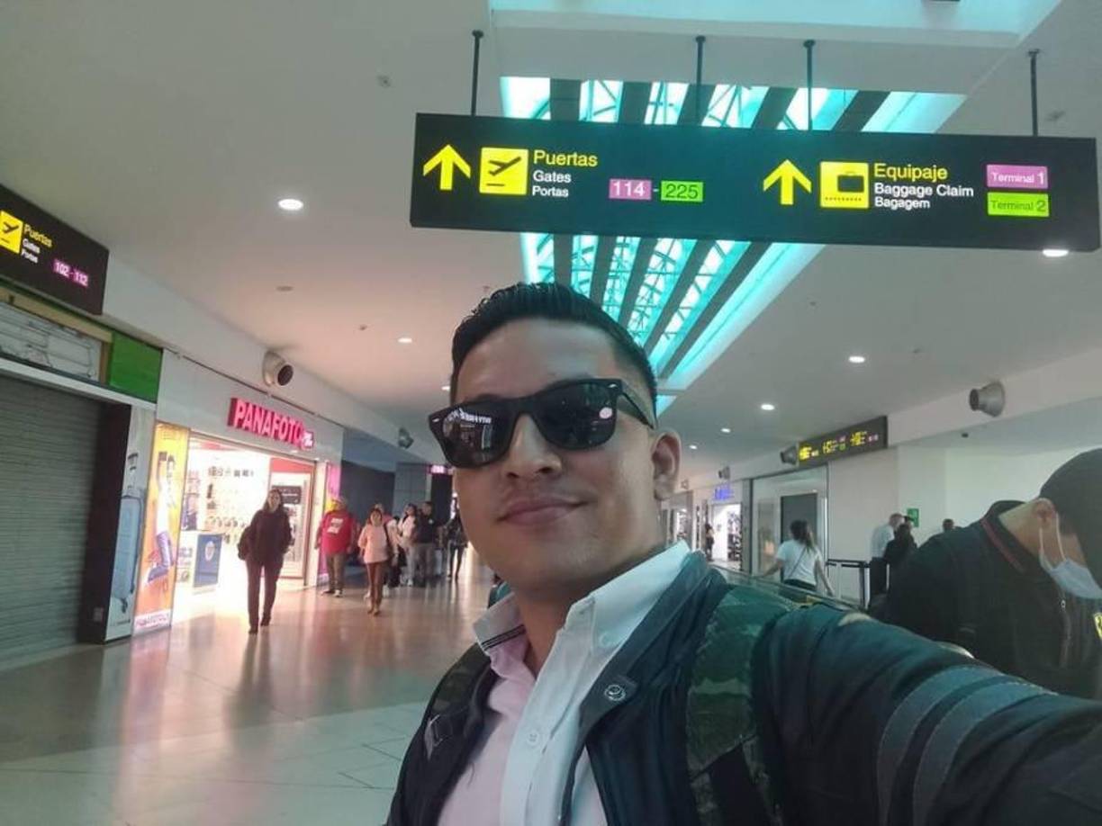 Aunque en la escena no se encontró alguna prenda con la que haya sido ahorcado, pero, por las lesiones en su cuello, se determinó que el criminal usó sus manos para matarlo.