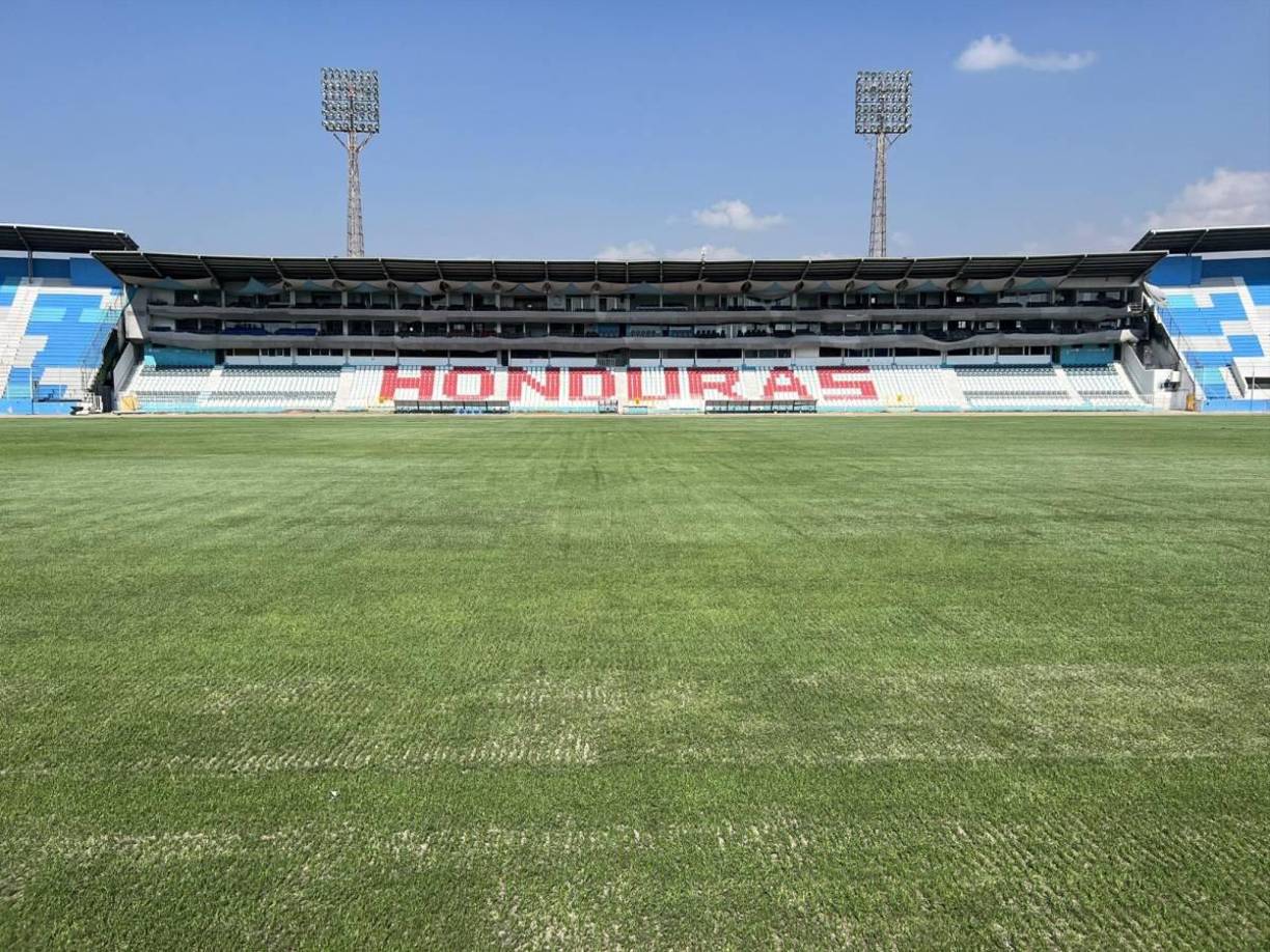 Tras realizarse el primer corte de grama, así lucía el estadio Nacional y su evolución ha sido muy positiva.