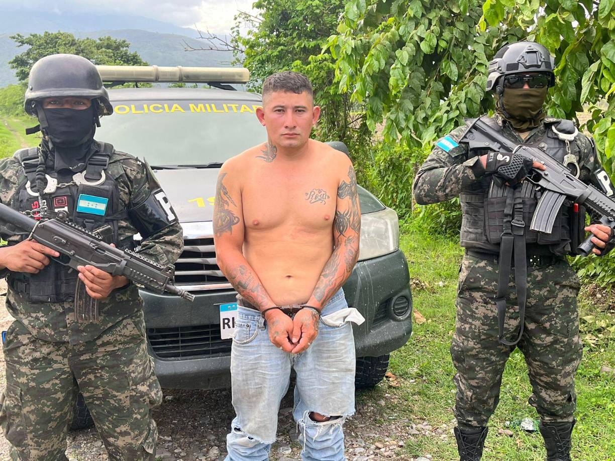 Agentes de la Policía Militar (PMOP) ejecutaron el operativo de captura en la aldea Quebrada Onda, municipio de Florida, Copán. 