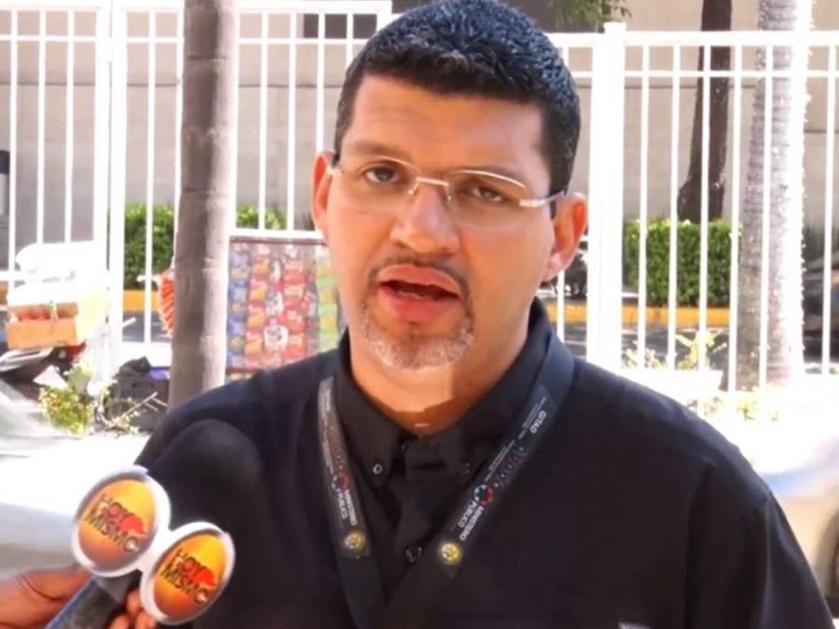 ”Nos graduamos de la UNAH en el 2009, era el portavoz que más tiempo tenía en el Ministerio Público, da pesar su muerte”, contó Arnold Burgos mientras transmitía en vivo sobre la muerte de Carlos Morazán.