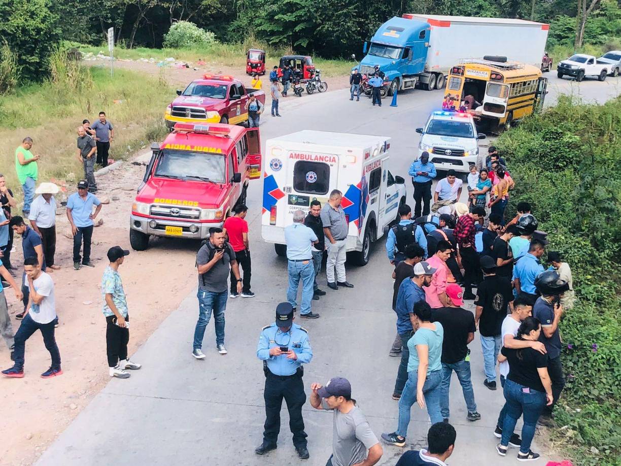 Al menos 10 personas fueron trasladadas en vehículos policiales y ambulancias al Hospital de Occidente, de Santa Rosa de Copán, donde están hospitalizados.