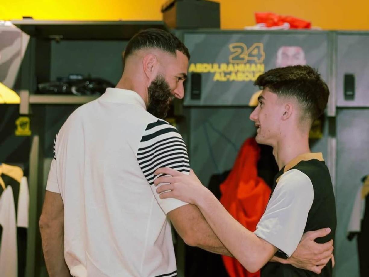 OFICIAL // Unai Hernández fue presentado este domingo con el Al Ittihad de Karim Benzema en Arabia Saudita. El ex capitán del Barcelona B recibirá 4.5 millones anuales.