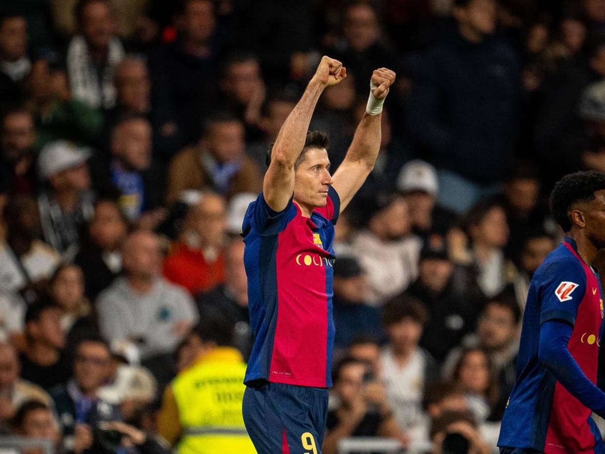 El delantero polaco se lució con un doblete y pudo haber marcado un hat-trick pero falló dos claras.