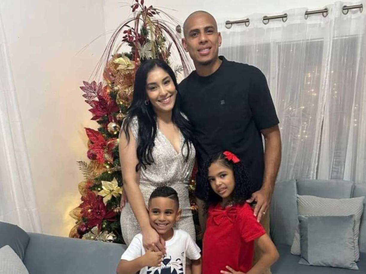 Eddie Hernández, jugador del Olancho FC se mostró bien acompañado de su bella esposa y sus dos niños.