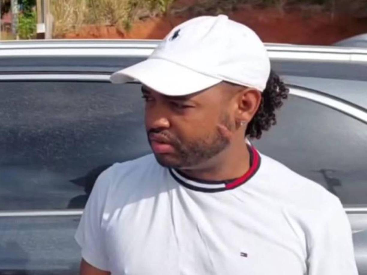 <b>La primera denuncia</b> tuvo lugar hace aproximadamente un año, después de que la mujer, cuya identidad no ha sido revelada, le causara una herida en el rostro que dejó una cicatriz visible. <b>La segunda denuncia</b>, realizada hace apenas dos meses, fue por acoso tanto hacia él como hacia sus inquilinos.<br /><br />Esta última denuncia se hizo incluso ante un medio de comunicación, y <b>tras la masacre, los internautas han vuelto a sacar a la luz la entrevista</b> realizada el 4 de junio de 2024.