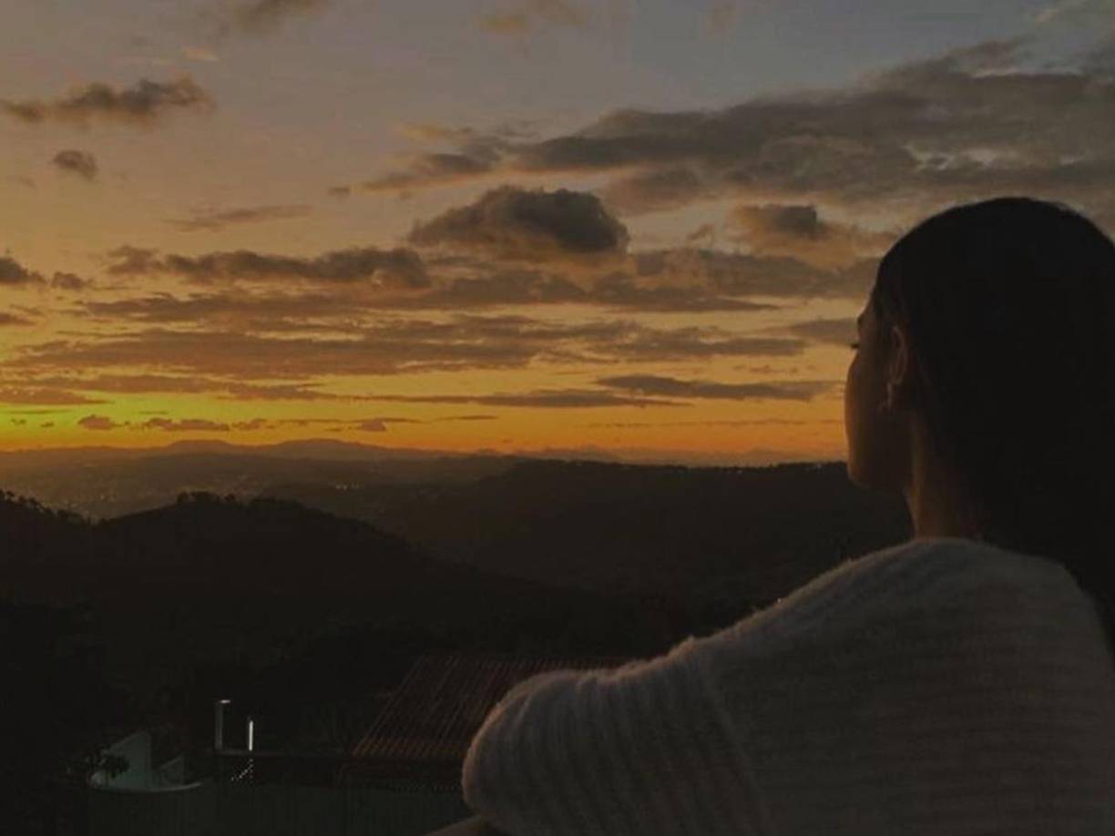 En Instagram aparece como mariajcruzr_ y ella es la novia del atacante argentino de los azules de Motagua, Agustín Auzmendi.