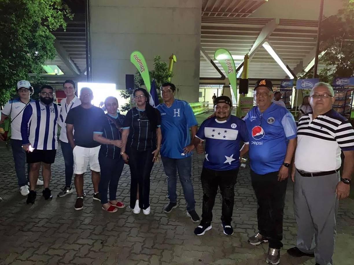 Garra catracha presente: fotos del ambiente Cuba-Honduras en estadio dominicano