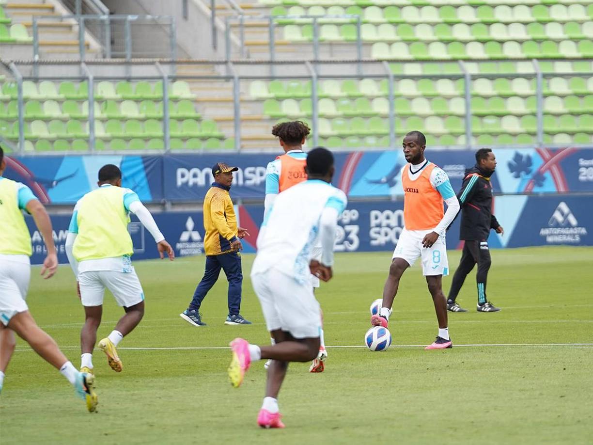 En duelo disputado en el estadio Elías Figueroa de la ciudad de Valparaíso, Chile, la escuadra hondureña tuvo un amargo estreno y complicó sus aspiraciones para poder avanzar a la etapa de semifinales.
