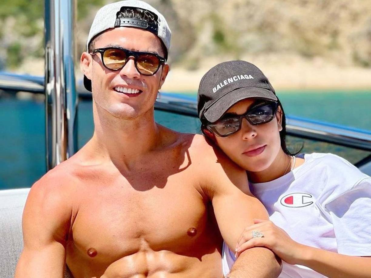 En otra información, la periodista Belén Esteban aseguraba que la intención de la pareja era mudarse a Portugal en un futuro cercano. ‘’Cuando acabe el contrato que tiene Ronaldo, su intención es irse a la pedazo de casa que se están haciendo en Funchal, Portugal’’, dijo.